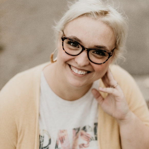 Meet your Posher, Mandy - Picture 2 of 2